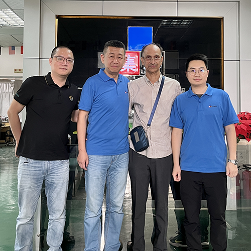 جاء عميل هندي لزيارة مصنع مجفف المضخة الحرارية